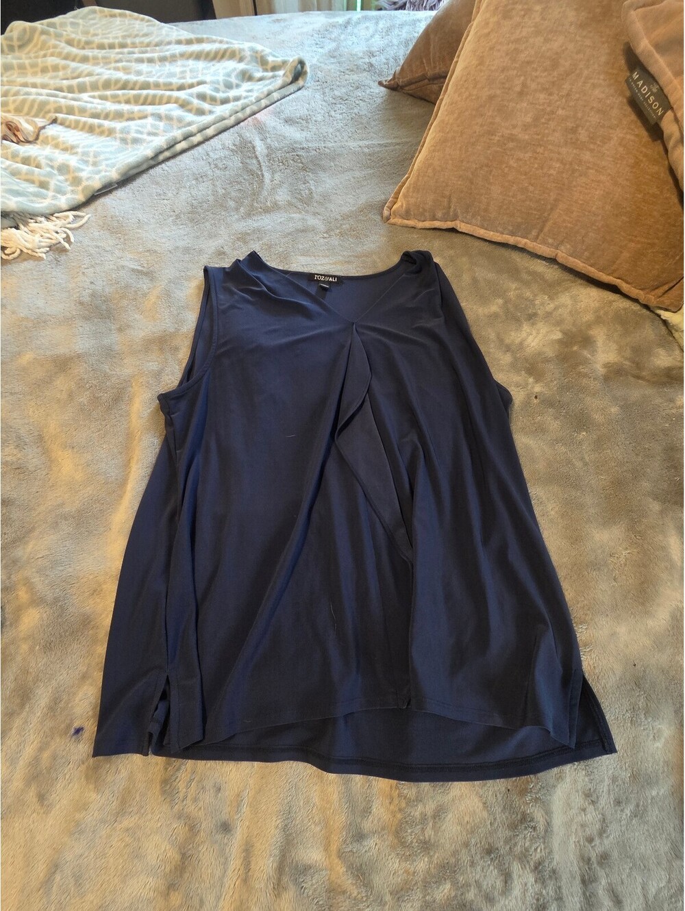 Roz and Ali xl navy sleeveless blouse